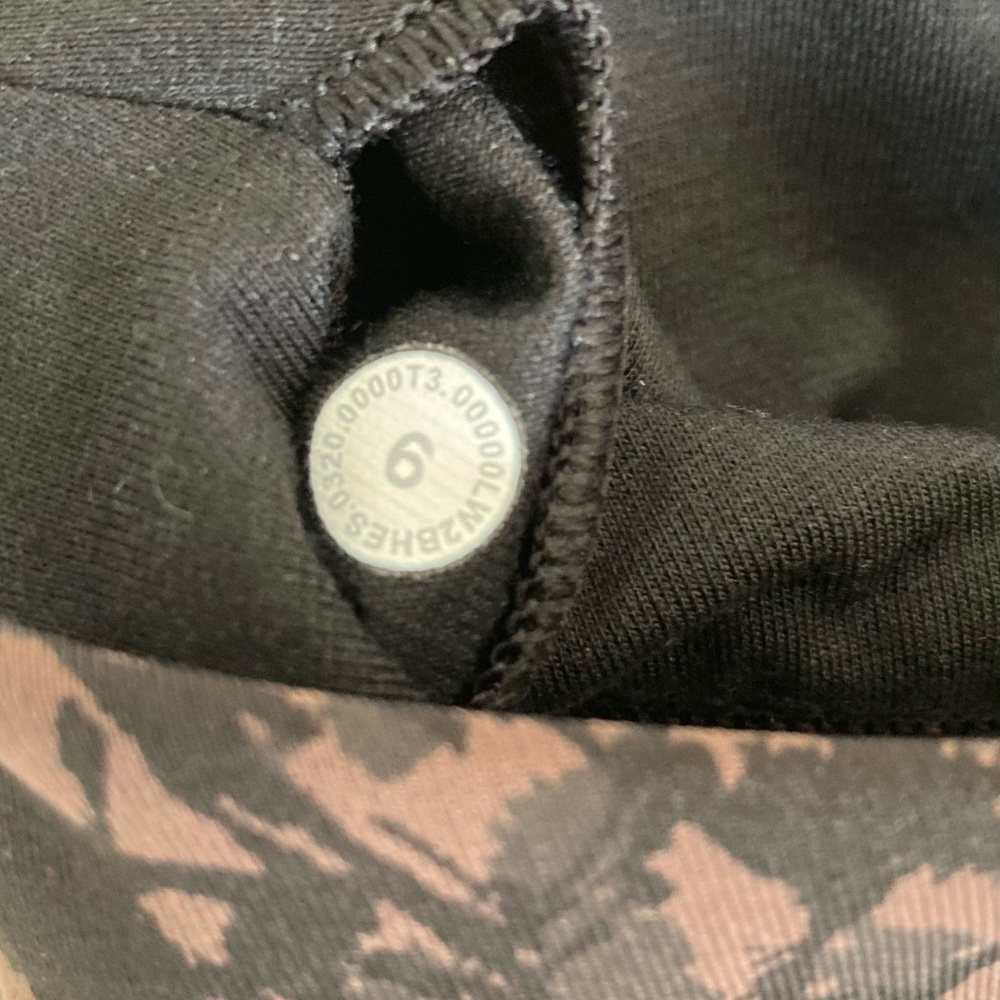 Lululemon Camo Energy Bra - Picture 6 of 6